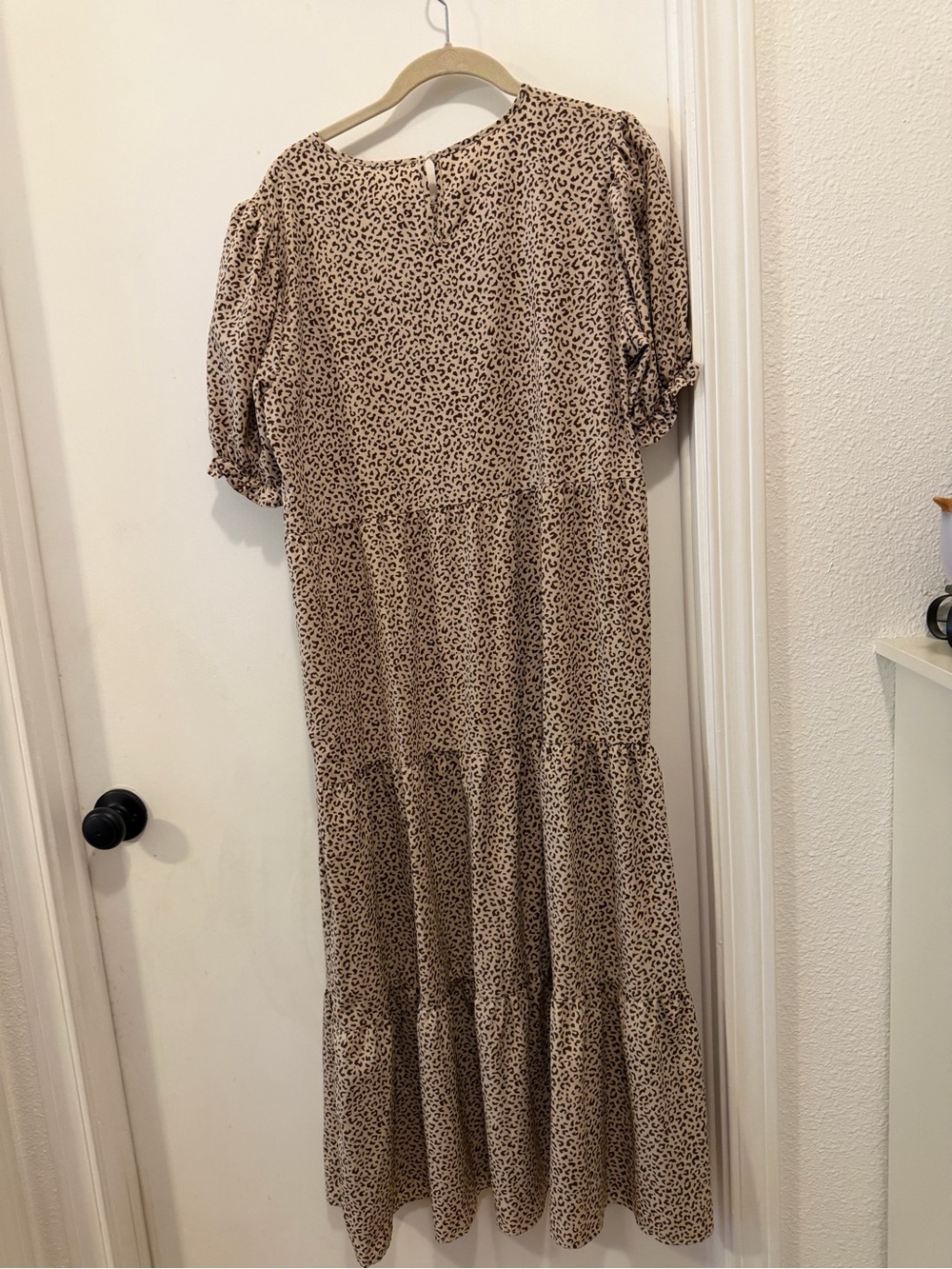 Women’s Beige Leopard Print Tiered Midi Dress NWOT